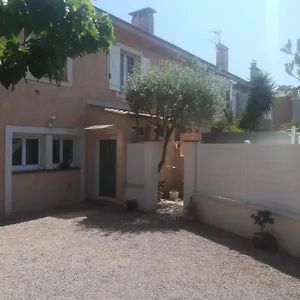 sur-le-quai-de-port-frejus.fr-provencehotel.com/